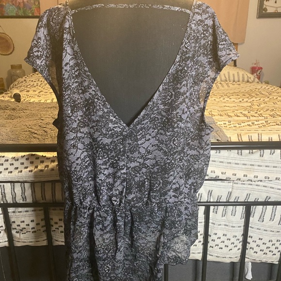 Dots size 2x peplum blouse - Picture 2 of 4